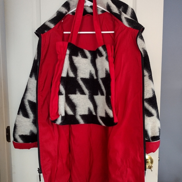 Coat Red/black/ white / Reversible. Lightweight. Matching satchel. 2 Pc. - Picture 2 of 8
